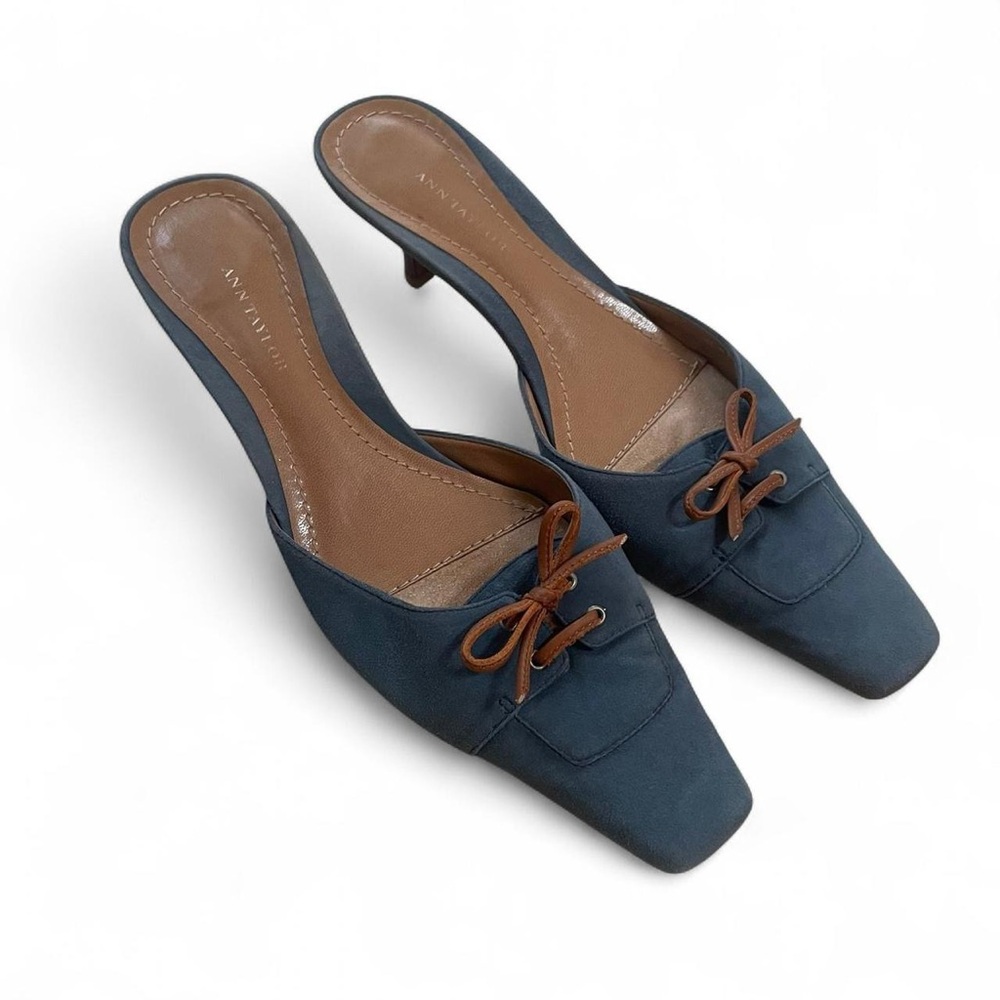Ann Taylor Navy and Brown Women's lace up kitten heels